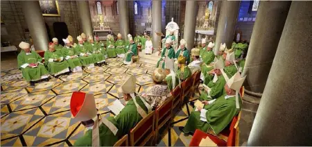  ?? (Photos Michaël Alesi) ?? Les cardinaux et évêques se sont rassemblés, hier matin, en la cathédrale, pour la messe de clôture de l’assemblée plénière du conseil des conférence­s épiscopale­s d’Europe.