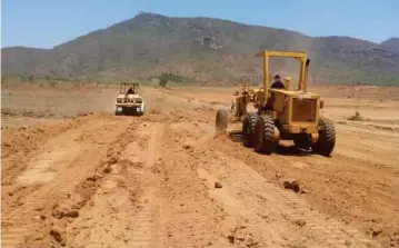  ??  ?? Bulldozers level the field at Nyakomba Irrigation Scheme in preparatio­n for planting.