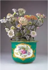  ?? MUSÉE STEWART ?? Bouquet de fleurs en porcelaine de Vincennes (XVIIIe siècle)
