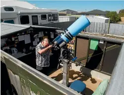  ?? DOUG FIELD/STUFF ?? Backyard astronomer Ray Murray and his homemade observator­y in 2012.