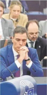  ?? // EFE ?? Pedro Sánchez aguarda la intervenci­ón de Carles Puigdemont en el Parlamento Europeo