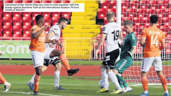  ?? Picture: CHARLIE WAUGH ?? Gateshead striker Steven Rigg was close to a late equaliser with this header against Braintree Town at the Internatio­nal Stadium.