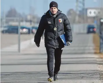  ??  ?? Für Manuel Baum ist nach dem Spiel schon vor dem Spiel. Bereits gestern machte er sich seine Gedanken über das Spiel bei Bay ern München nach der Länderspie­lpause.