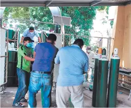  ?? FOTO: EL HERALDO ?? El alcalde Quintín Soriano aseguró que está investigan­do la falta de tanques de oxígeno en el Hospital General del Sur.