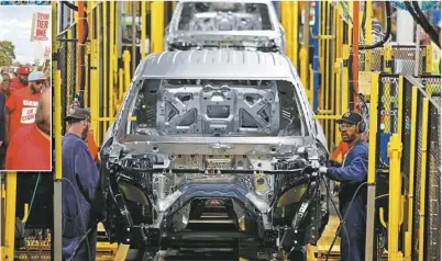  ??  ?? 電動車工廠不需要那麼­多的組裝工人。（Getty Images）