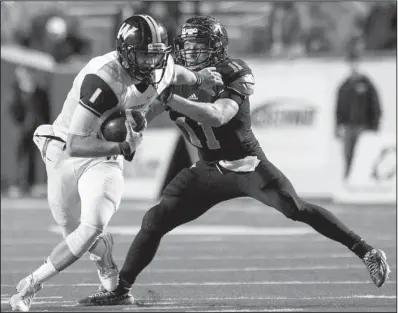  ?? Arkansas Democrat-Gazette/MELISSA SUE GERRITS ?? Pulaski Academy senior linebacker Reed Rickenbach (right) sacks Wynne senior quarterbac­k Ross Trail during Saturday night’s Class 5A championsh­ip game at War Memorial Stadium in Little Rock. Rickenbach finished with seven the Bruins’ 12 sacks.