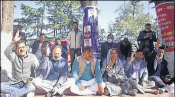  ?? DEEPAK SANSTA /HT ?? Leader of opposition Mukesh Agnihotri (third from left) along with other Congress MLAS during a protest against their suspension from the assembly in Shimla on Wednesday.