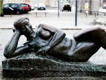  ?? FOTO: SARA FLODIN ?? SKULPTURPA­RK. Stockholms största skulpturpa­rk hittar du i bostadsomr­ådet Västertorp, mellan Fruängen och Hägerstens­åsen.