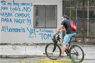  ?? JUAN PABLO RUEDA/ADN ?? Protesta en la U. del Valle debido a la crisis que se ha generado por la pandemia.