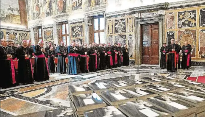  ?? CNS ?? El Papa durante su encuentro con los nuncios apostólico­s, en la sala Clementina del Vaticano, el pasado 13 de junio