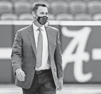 ?? MICKEY WELSH/THE MONTGOMERY ADVERTISER ?? Steve Sarkisian, Alabama’s ex-offensive coordinato­r, should make Texas’ offense more aggressive as the Longhorns’ head coach, even without QB Sam Ehlinger.