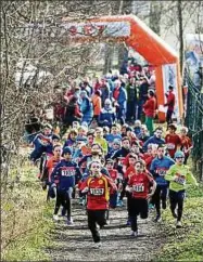  ??  ?? Auftakt in die Laufsaison: Für die kleinen Läufer war der . Frühjahrsc­ross durch den Steigerwal­d in Erfurt eine erste Standortbe­stimmung. Foto: Schramm