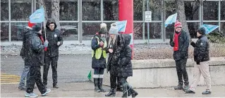  ?? BOB TYMCZYSZYN TORSTAR ?? The Ontario English Catholic Teachers’ Associatio­n says conversati­ons teachers are having on picket lines are about ensuring students have resources to get the best education possible.