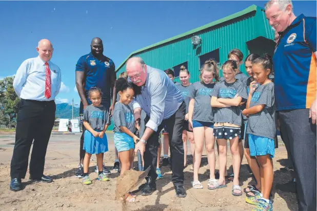 ?? Pictures: JUSTIN BRIERTY ?? HAVING A DIG: Kayah Jawai, 4, helps Leichhardt MP Warren Entsch turn the first sod for the expansion of Cairns Basketball’s facilities.