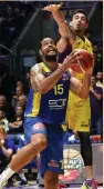  ?? (Udi Zitiat) ?? MACCABI ASHDOD forward Gerald Lee (15) scored a game-high 20 points in last night’s 89-76 victory at Hapoel Holon in BSL action.