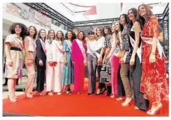  ?? La Marne ?? Les 12 candidates au concours de Miss Seine-et-Marne entourent Miss France 2024 au centre commercial Les Saisons de Meaux.