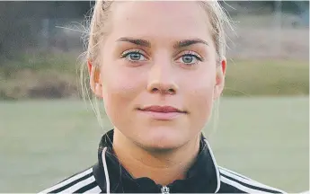  ?? FOTO: ANDERS EKSTRÖM, ARKIV ?? ALLSVENSK. Julia Ekholm byter BSK mot AIK i Damallsven­skan. Debuten i Sveriges högsta division gjorde hon i söndags då AIK mötte världslage­t FC Rosengård på bortaplan.