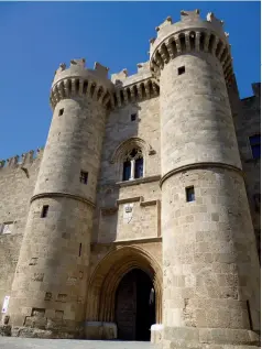  ??  ?? Les Tours du Palais du Grand Maître