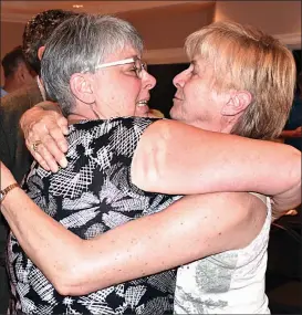  ?? ROY WOOD/Special to The Herald. ?? Linda Larson shares a hug with Oliver town councillor Mo Doerr, Tuesday.