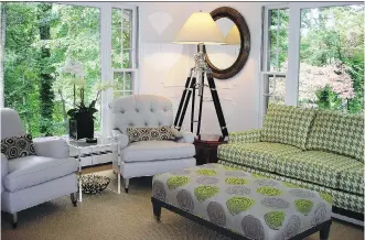  ?? DANA TYDINGS ?? A mirror or new pillows can add a fresh look to a room. Clean windows are the greatest thing I’ve ever done, says Dana Tydings, who designed this room.