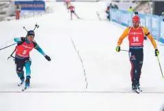  ?? FOTO: SASCHA FROMM ?? Packender Schlussspu­rt: Arnd Peiffer (rechts) war einen Schritt schneller als sein französisc­her Konkurrent Simon Desthieux.