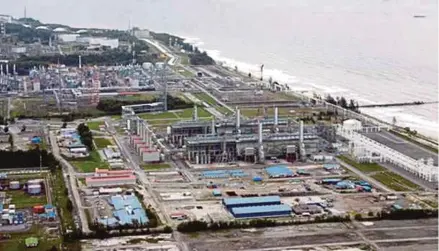  ??  ?? Petroliam Nasional Bhd’s liquefied natural gas plant in Bintulu.