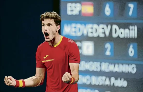  ??  ?? Pablo Carreño celebra amb ràbia la victòria contra Daniïl Medvédev al Parc d’Ariake de Tòquio