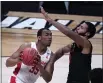  ?? MICHAEL CONROY — THE ASSOCIATED PRESS ?? Houston forward Fabian White
Jr. (35) drives on Oregon State forward Maurice Calloo, right, during the first half of an Elite 8 game in the NCAA Tournament at Lucas Oil Stadium on Monday in Indianapol­is.