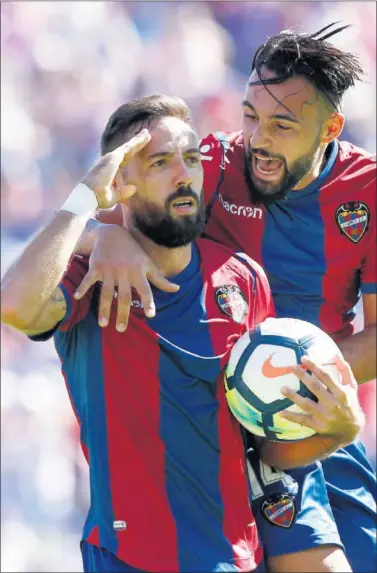  ??  ?? AL RESCATE. Morales celebra el tanto marcado y que le permitió al Levante igualarle al Getafe.