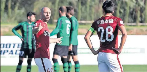  ??  ?? YA EN CHINA. Mascherano jugará esta temporada en el Hebei Fortune, que pagó cinco millones de euros al Barcelona por su traspaso.