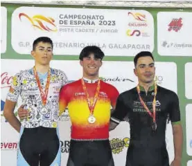  ?? FEDERACIÓN EXTREMEÑA DE CICLISMO ?? Pablo Leno, a la derecha, e nel podio.