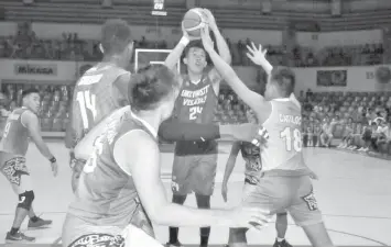  ??  ?? Boholano center Jayson Balabag of UV got a timely present on his birthday after the Lancers beat USJ-R, 84-76, to grab the solo second spot in the collegiate division of CESAFI men's basketball tournament last night at the Cebu Coliseum.