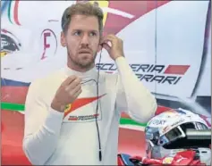  ??  ?? IRRITADO. Vettel, en el centro de la polémica por sus mensajes.
