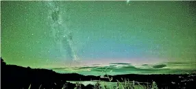  ??  ?? Even from her home at Horseshoe Bay, Sandra Whipp has a great view of the Aurora Australis glow and Milky Way.