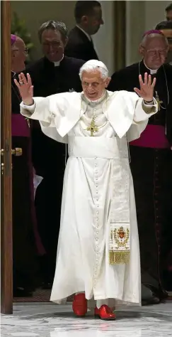  ?? FOTO: M. GRAZIA ?? Sogar Papst war Joseph Ratzinger, vom Missbrauch in seinem Bistum will er nichts gewusst haben.