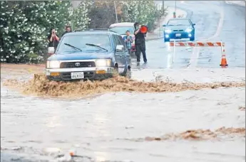  ?? David Pardo
The Victor Valley Daily Press ?? WEEKEND RAIN caused flooding in Victorvill­e. Although there is some debate about how strong an effect this year’s El Niño will have on California, flood control officials are planning for the worst.