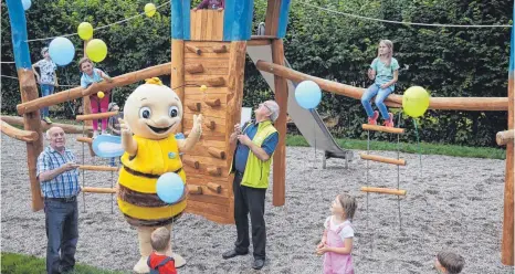  ?? FOTO: EDWIN HÜGLER ?? Der neue Spielplatz bei der Forellenzu­chtanlage zwischen Essingen und Lauterburg wurde offiziell eröffnet.