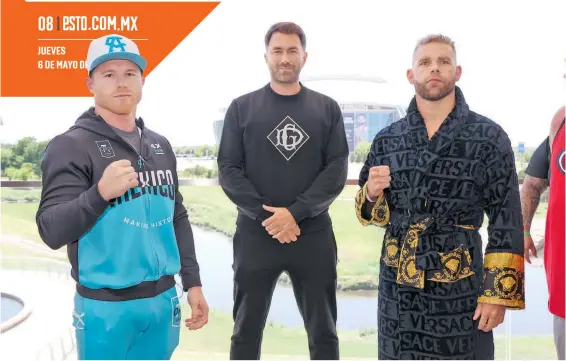  ??  ?? ¡Sorpresa!. Canelo y BJ Saunders se vieron los rostros ante la presencia del promotor Eddie Hearn y el AT&T Stadium como fondo. /