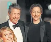  ??  ?? Hugh Grant (left) wore a black suit to the event while his girlfriend, Anna Eberstein, was seen in a black dress and blazer