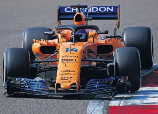  ??  ?? SACANDO PETRÓLEO. Fernando Alonso ha exprimido el McLaren Renault en las tres primeras carreras y es sexto en la general con 22 puntos.
