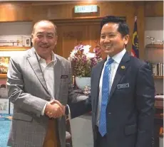  ?? ?? Kurup (right) meeting Hajiji at the Chief Minister’s office.