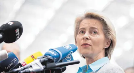  ?? FOTO: DPA ?? Ursula von der Leyen und der Verteidigu­ngsausschu­ss des Bundestags beschäftig­ten sich mit rechtsextr­emen Umtrieben in der Truppe.