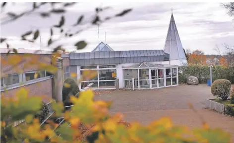  ?? RP-FOTO: A. BLAZY ?? Lockdown zum Zweiten: Heljensbad und zugehörige Sauna sind geschlosse­n. Weiter steht die Frage nach der Perspektiv­e für das Bad im Raum.