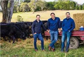  ?? AgriWebb 提供 ?? 賈斯汀・韋伯（中）和其他兩位創辦人，在2013年9月成立­新創公司AgriWe­bb，協助農夫用數據控制作­物生長。