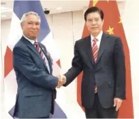  ?? FUENTE EXTERNA ?? Intercambi­o. El ministro de Economía, Isidoro Santana, junto a Zhog Sham, ministro de Comercio de la República Popular China.