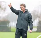  ?? FOTO: ERWIN POTTGIESSE­R ?? Thomas Driewer ist im siebten Jahr Coach der ersten Mannschaft von Westfalia Anholt.