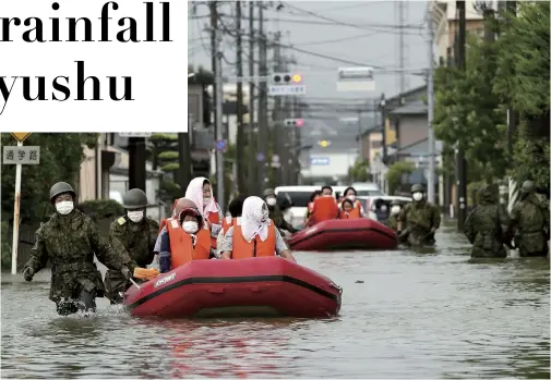  ?? The Yomiuri Shimbun ?? Self-Defense Force personnel rescue residents in Omuta, Fukuoka Prefecture, on July 7.