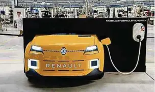  ?? Foto: AFP ?? Nur in Europa hergestell­te Fahrzeuge kommen für den französisc­hen E-Auto-Bonus in Frage.