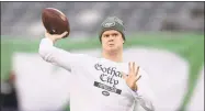  ?? Bill Kostroun / Associated Press ?? Jets quarterbac­k Sam Darnold works out before playing the Texans on Saturday in East Rutherford, N.J.