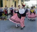  ??  ?? Les troupes folkloriqu­es mentonnais­es «La Capeline» et «La Mentonnais­e» seront particuliè­rement à l’honneur cette année.